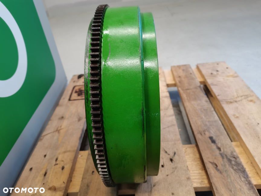 Koło zamachowe John Deere 7720 {R505742} - 2
