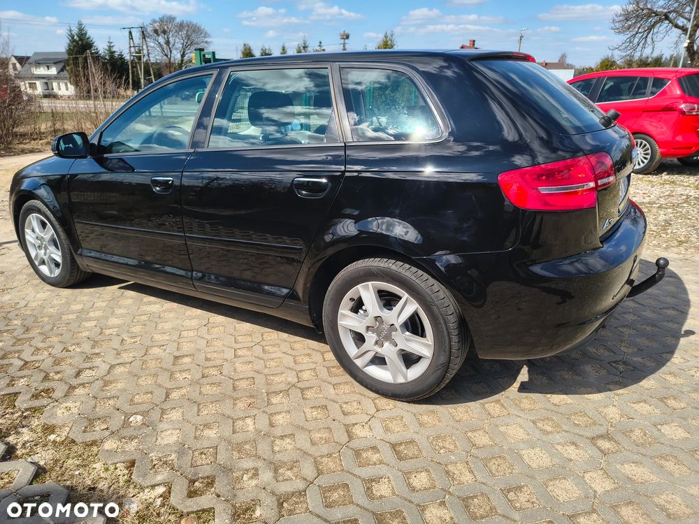 Audi A3 Sportback 1.6 TDI DPF Ambiente - 4
