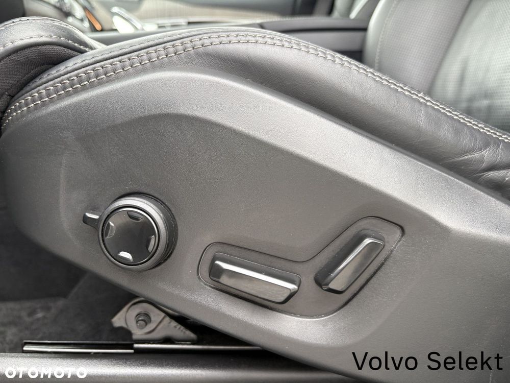 Volvo XC 90 - 9