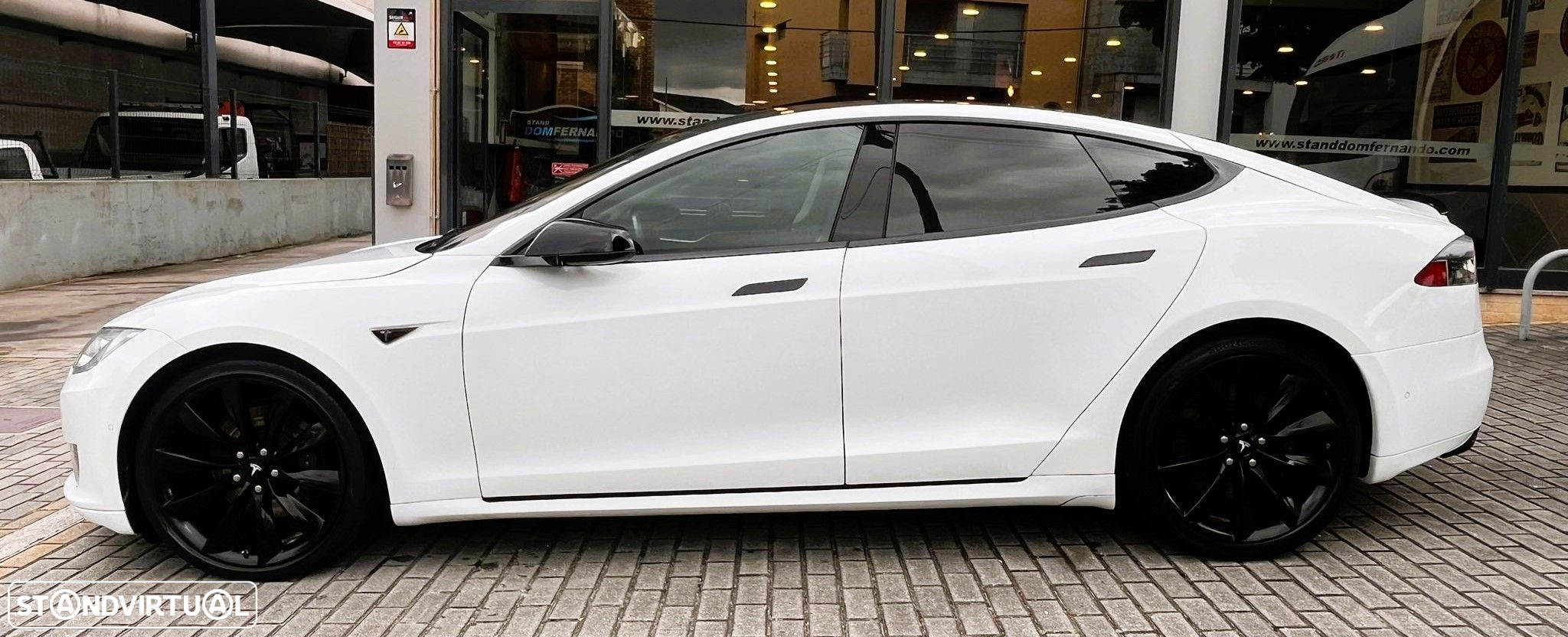 Tesla Model S - 25