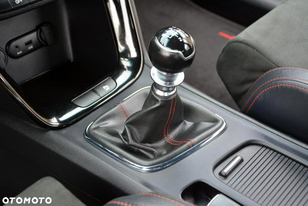 Kia Ceed Cee'd 1.6 T-GDI GT - 28
