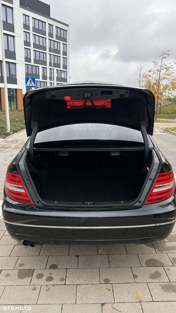 Mercedes-Benz Klasa C 180 BlueEFFICIENCY 7G-TRONIC Avantgarde - 16