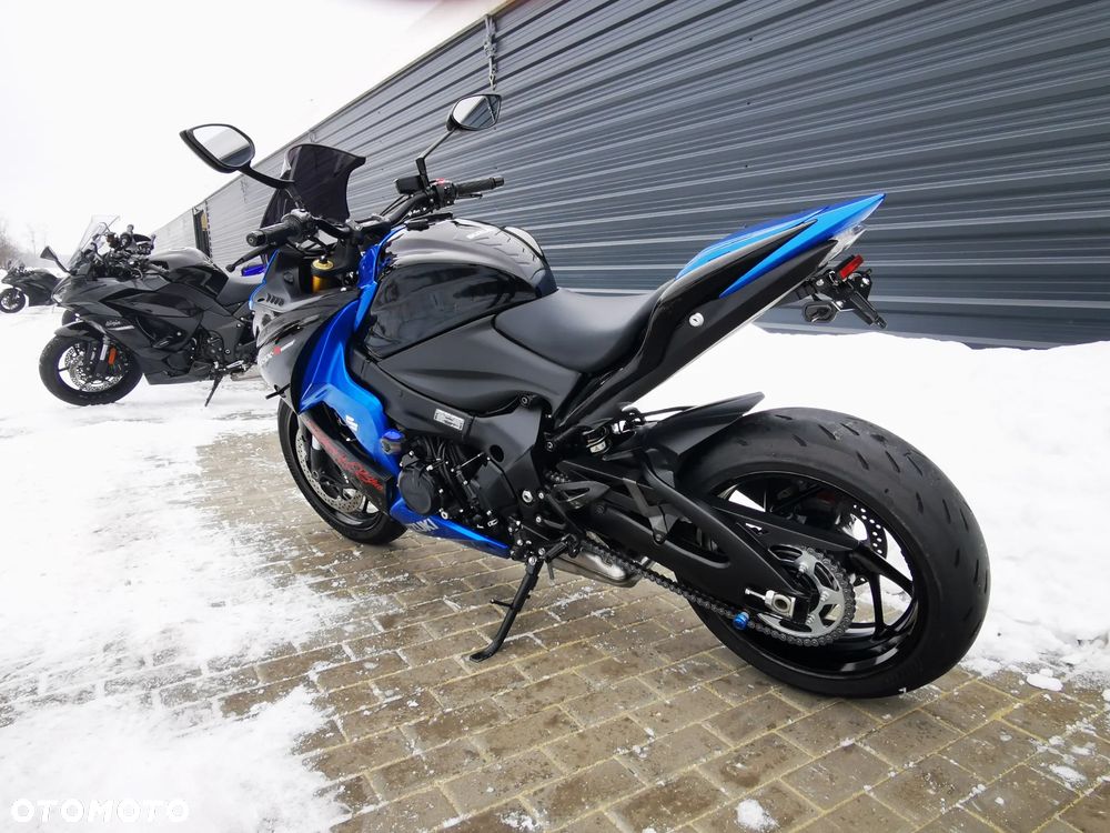 Suzuki GSX - 6