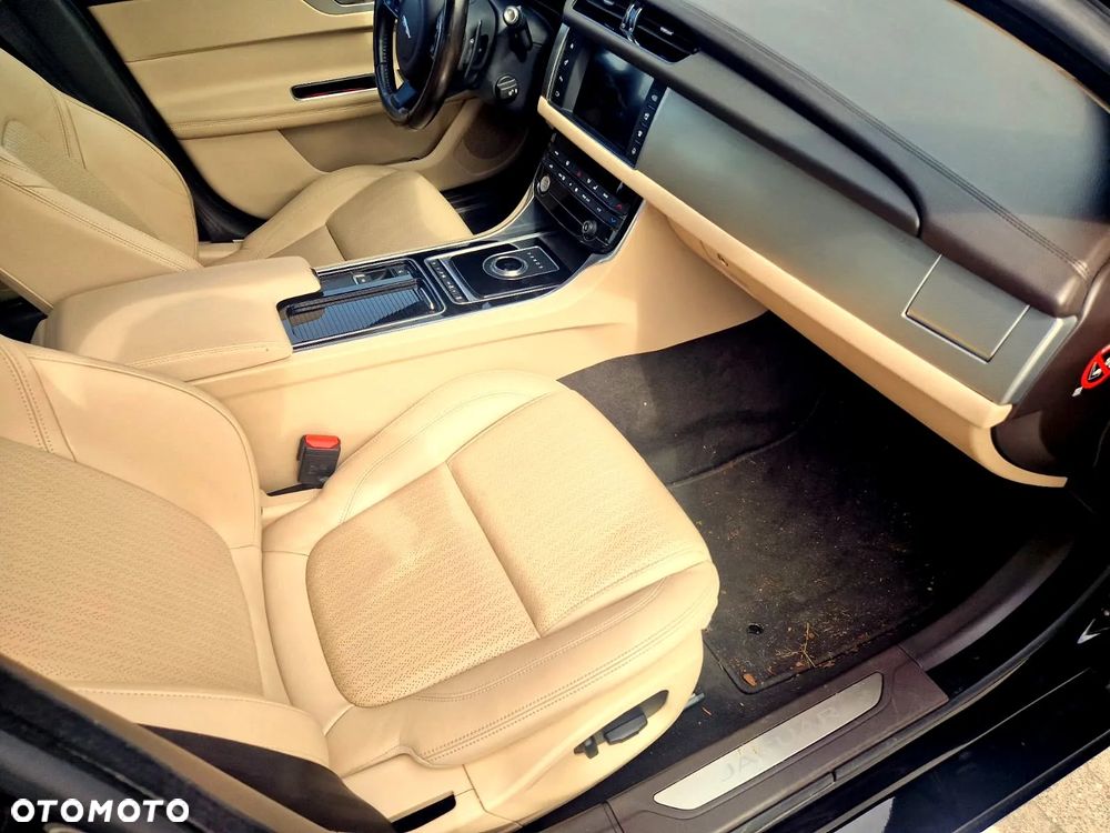 Jaguar XF 3.0 TDV6 Portfolio - 18