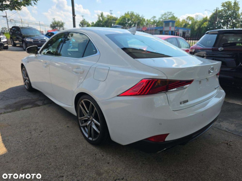 Lexus IS - 3