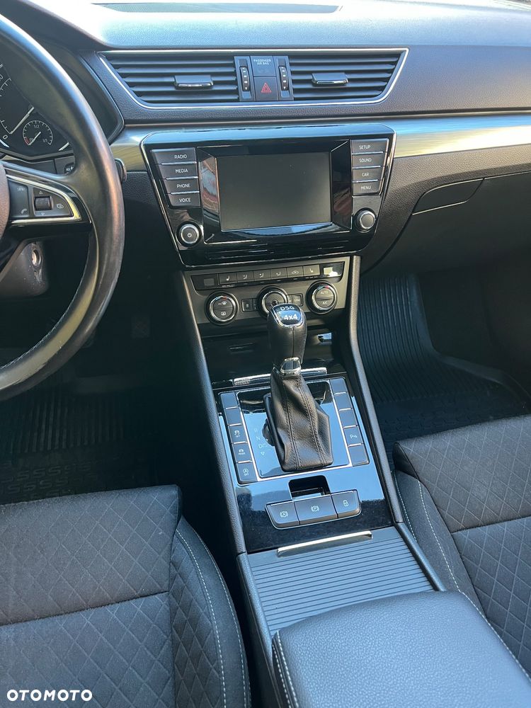 Skoda Superb 2.0 TDI 4x4 Style DSG - 11