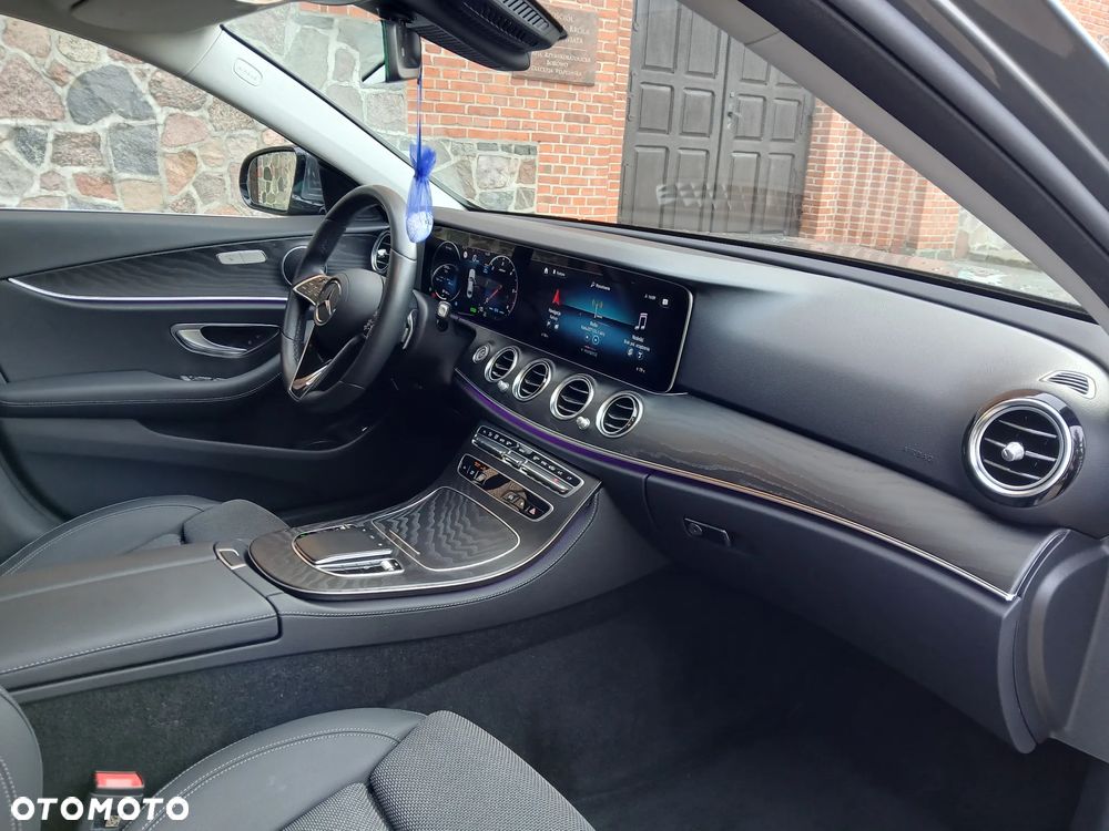 Mercedes-Benz Klasa E 220 d 4-Matic Exclusive - 16