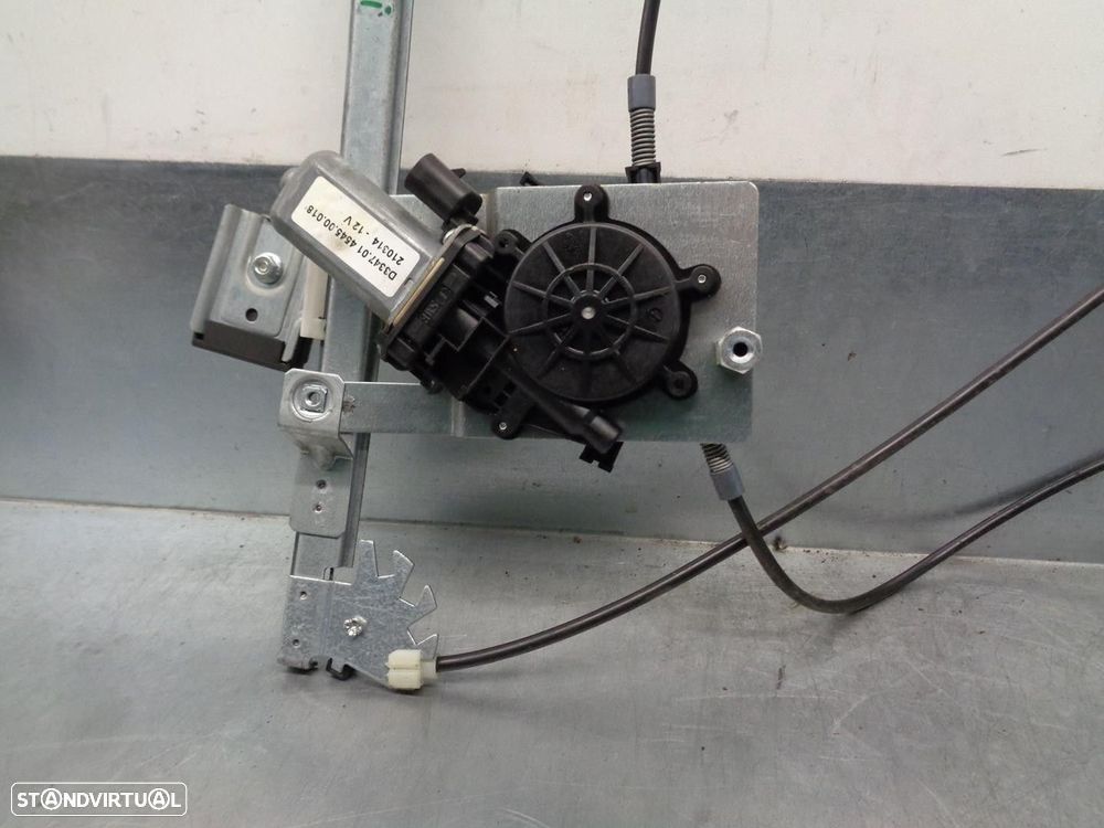 ELEVADOR DE VIDRO FRONTAL ESQUERDO VOLKSWAGEN POLO 1998 -6N3837401E - 2