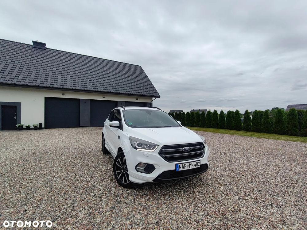 Ford Kuga 1.5 EcoBoost 2x4 ST-Line - 1