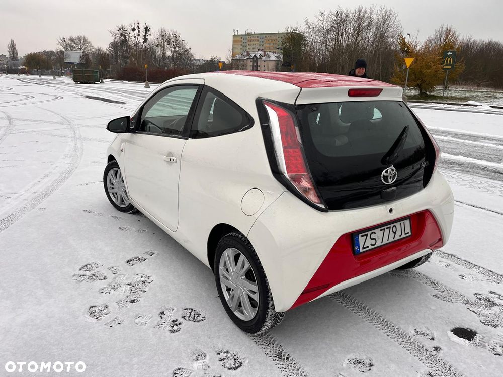 Toyota Aygo x-clusiv - 2