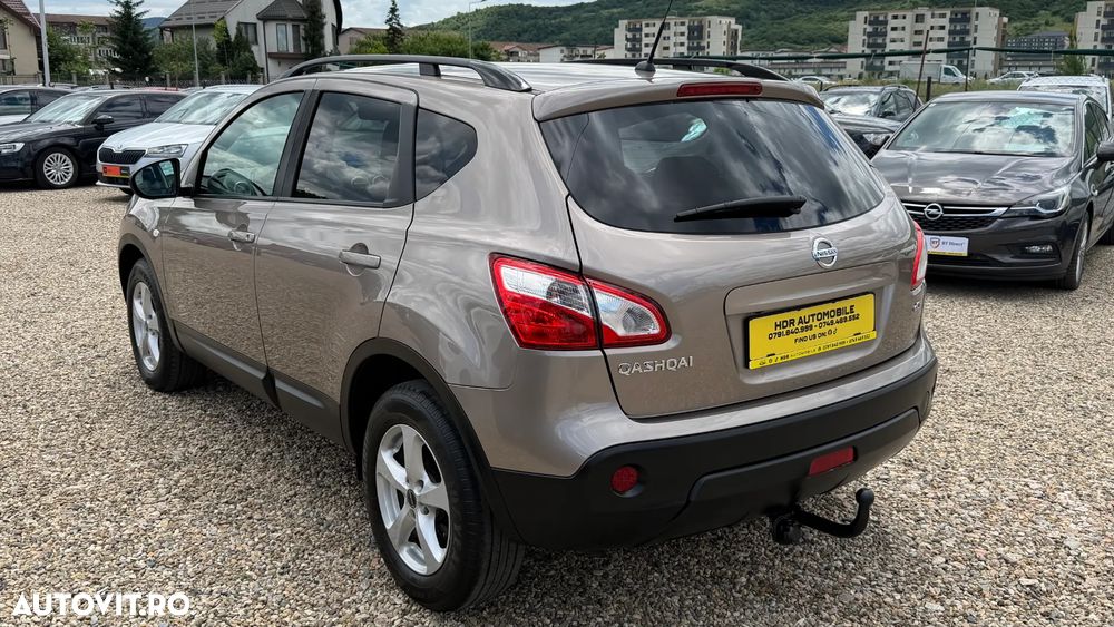 Nissan Qashqai 2.0 dCi DPF 4x4 Aut 360 - 11