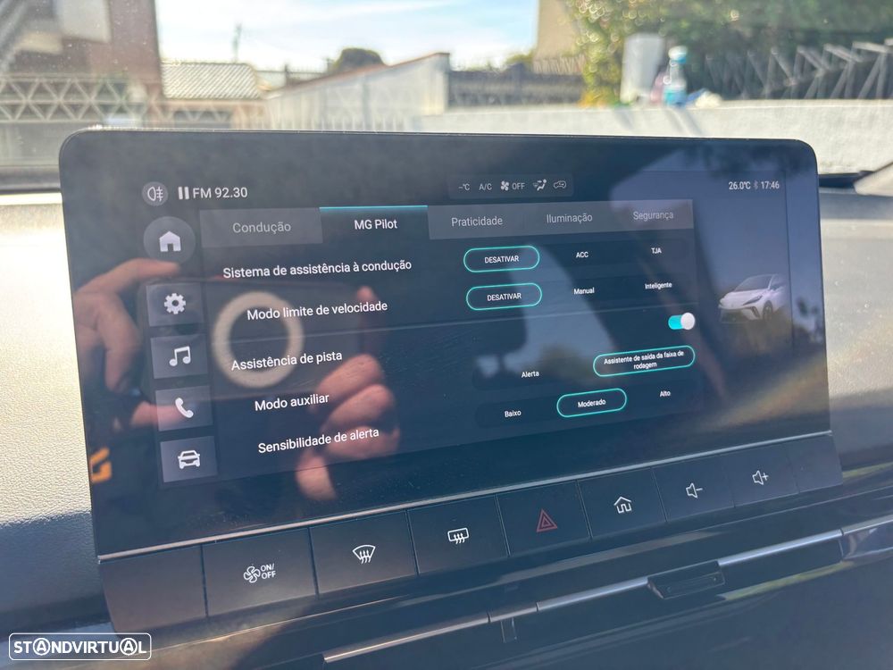 MG MG4 64 kWh Luxury - 16