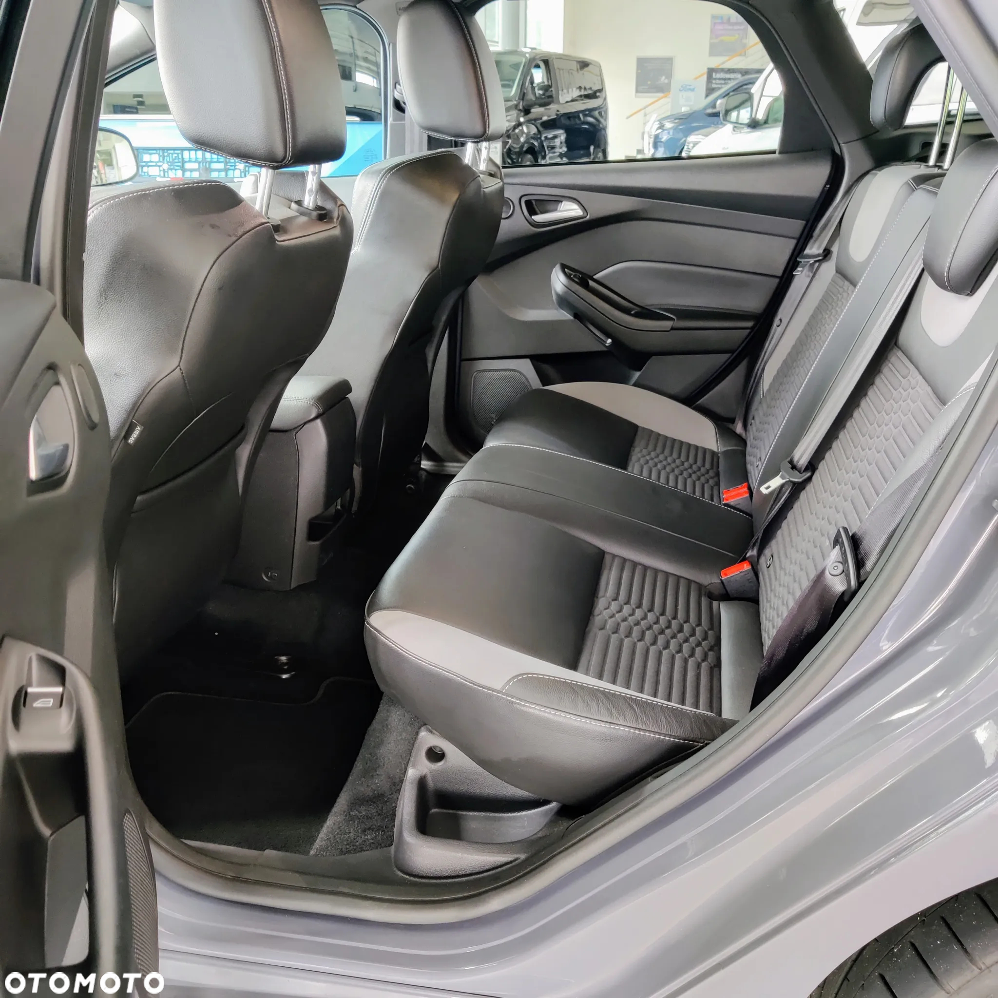 Ford Focus 2.0 EcoBoost ST-2 - 9