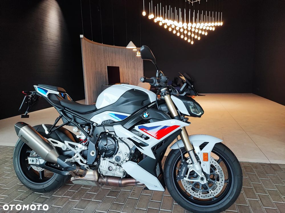 BMW S - 9
