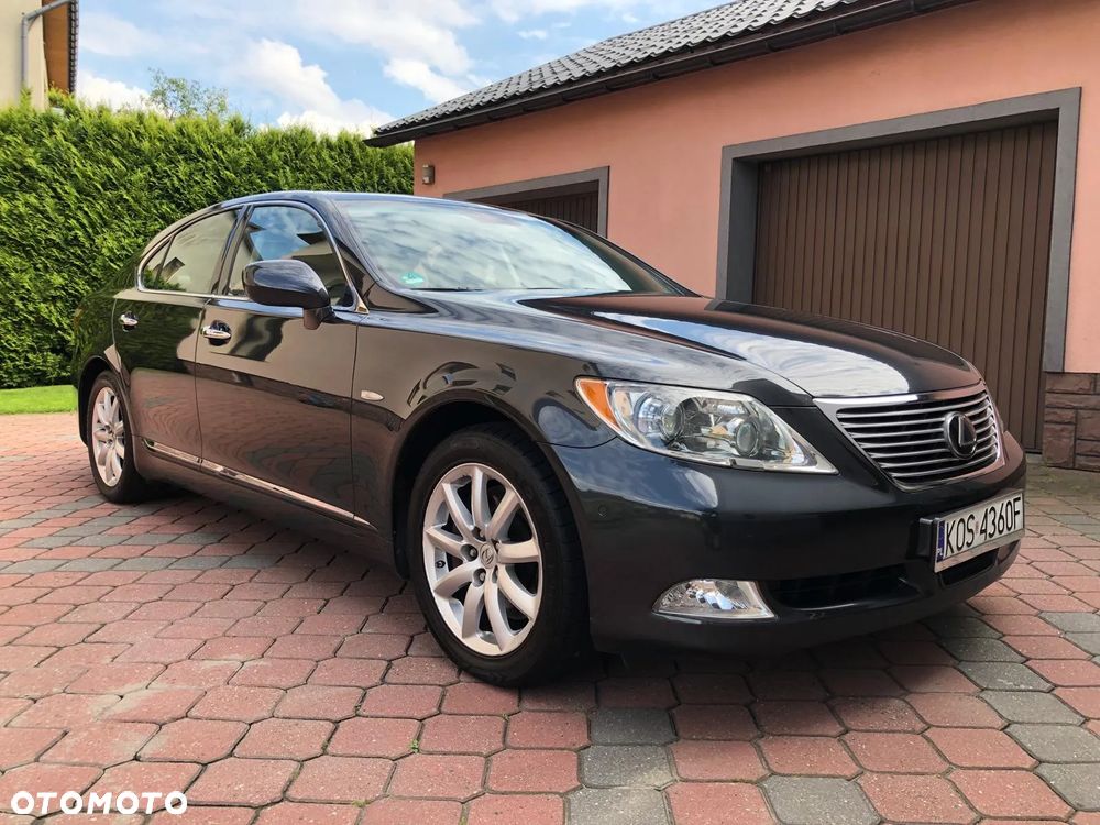 Lexus LS 460 AWD - 1