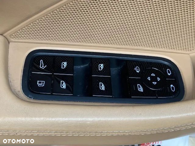Porsche Panamera 4 E-Hybrid - 11
