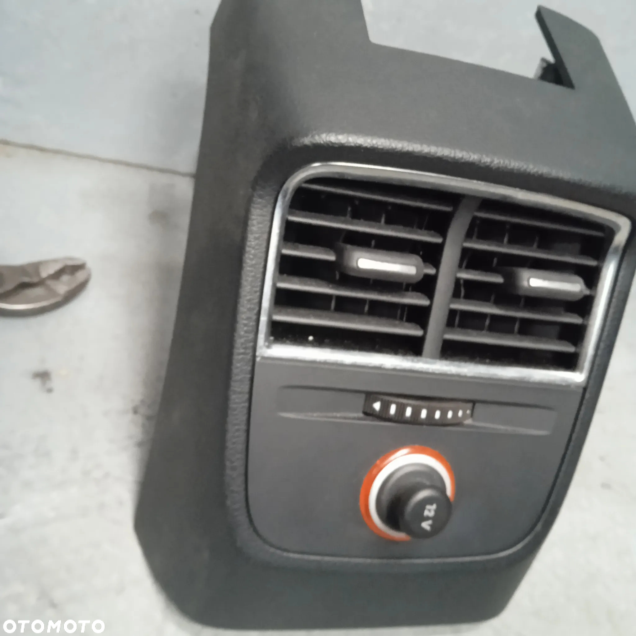 Kratka nawiewu tylna A3 8V 8V0819203 - 2