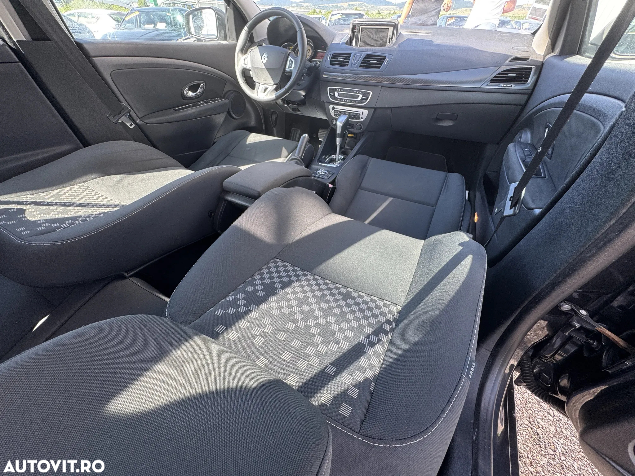 Renault Megane dCi 110 FAP EDC Paris Business - 27