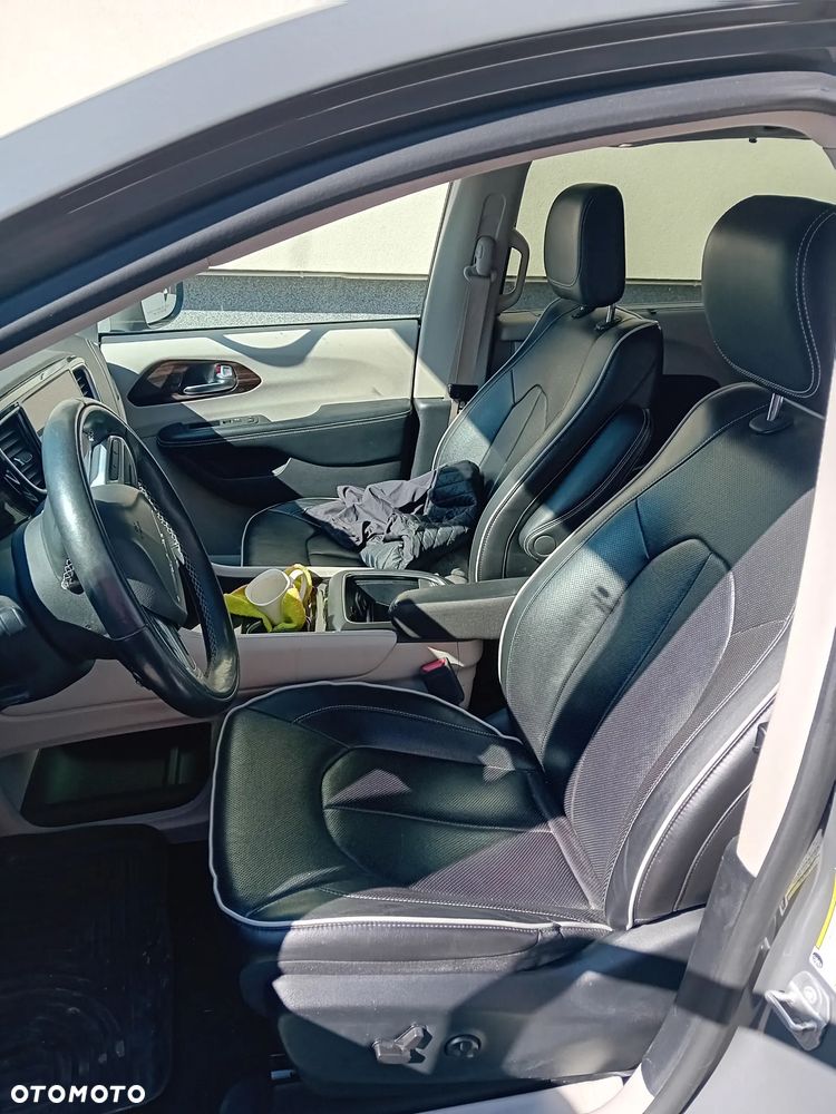 Chrysler Pacifica - 10