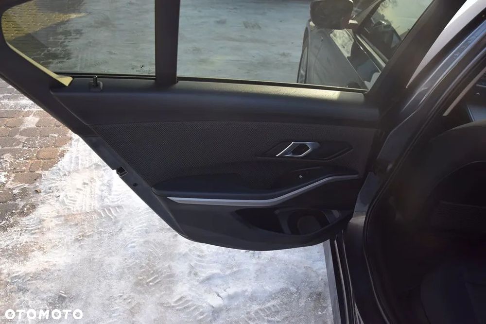 BMW Seria 3 318d Sport Line - 30