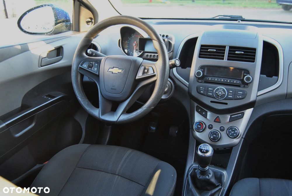 Chevrolet Aveo 1.2 LT - 10