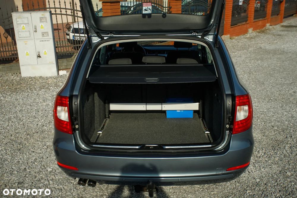 Skoda Superb 2.0 TDI PD Elegance - 29