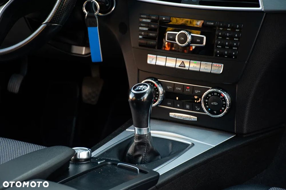 Mercedes-Benz Klasa C 180 T BlueEFFICIENCY Avantgarde - 21