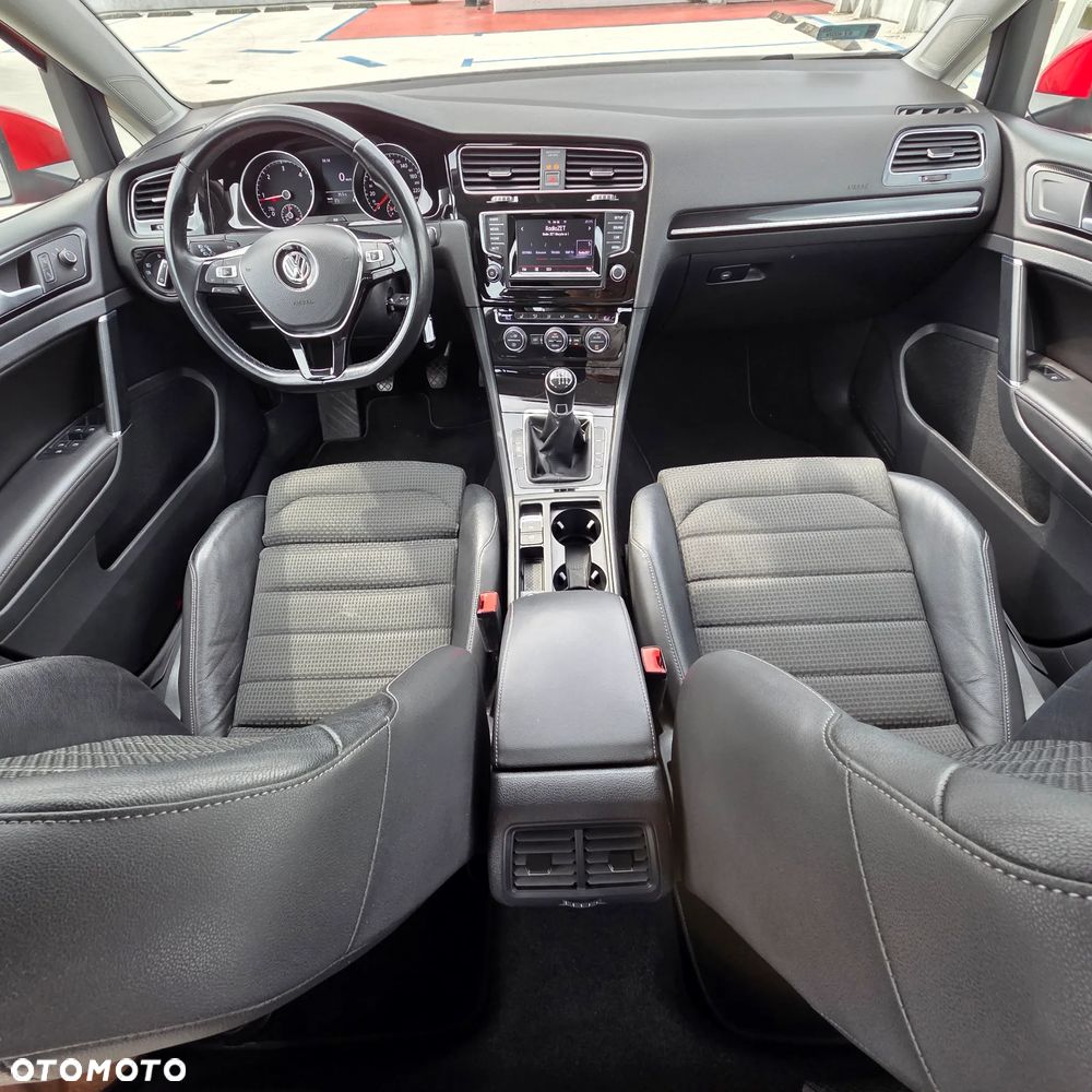 Volkswagen Golf - 10