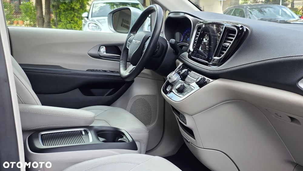 Chrysler Pacifica - 13