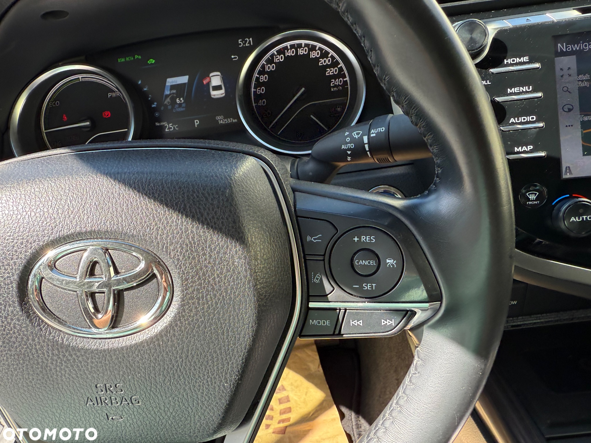 Toyota Camry 2.5 Hybrid Executive CVT - 28