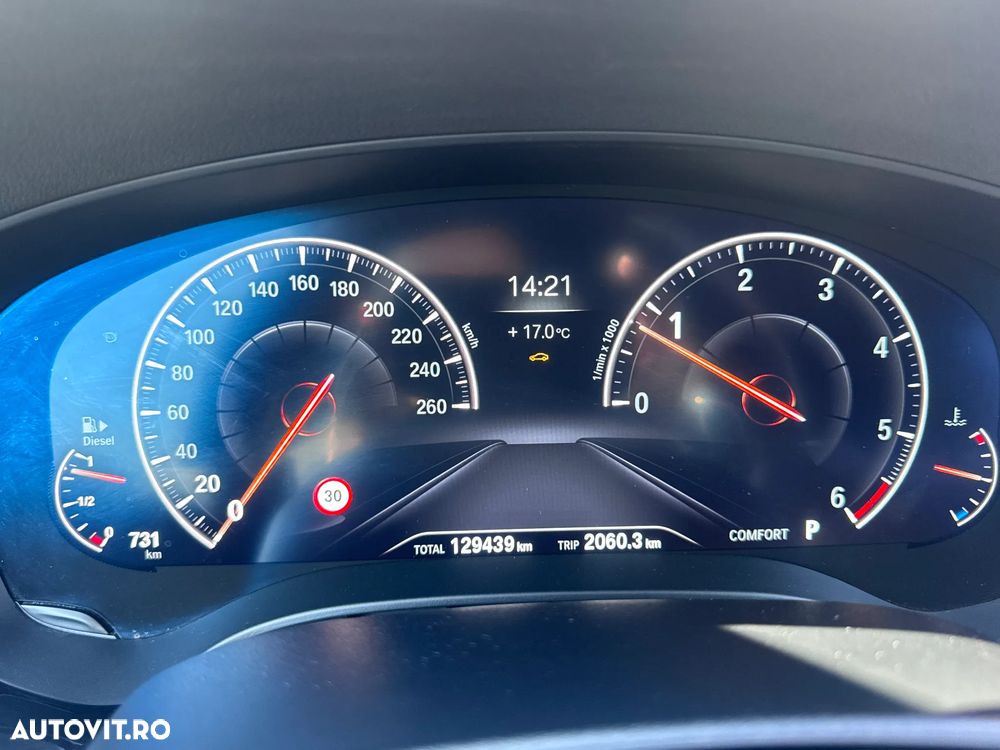 BMW Seria 5 520d xDrive AT - 28