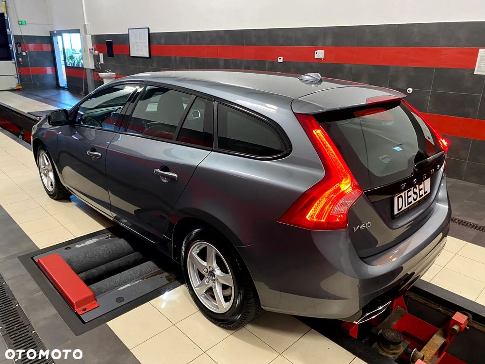 Volvo V60 D2 Summum - 13