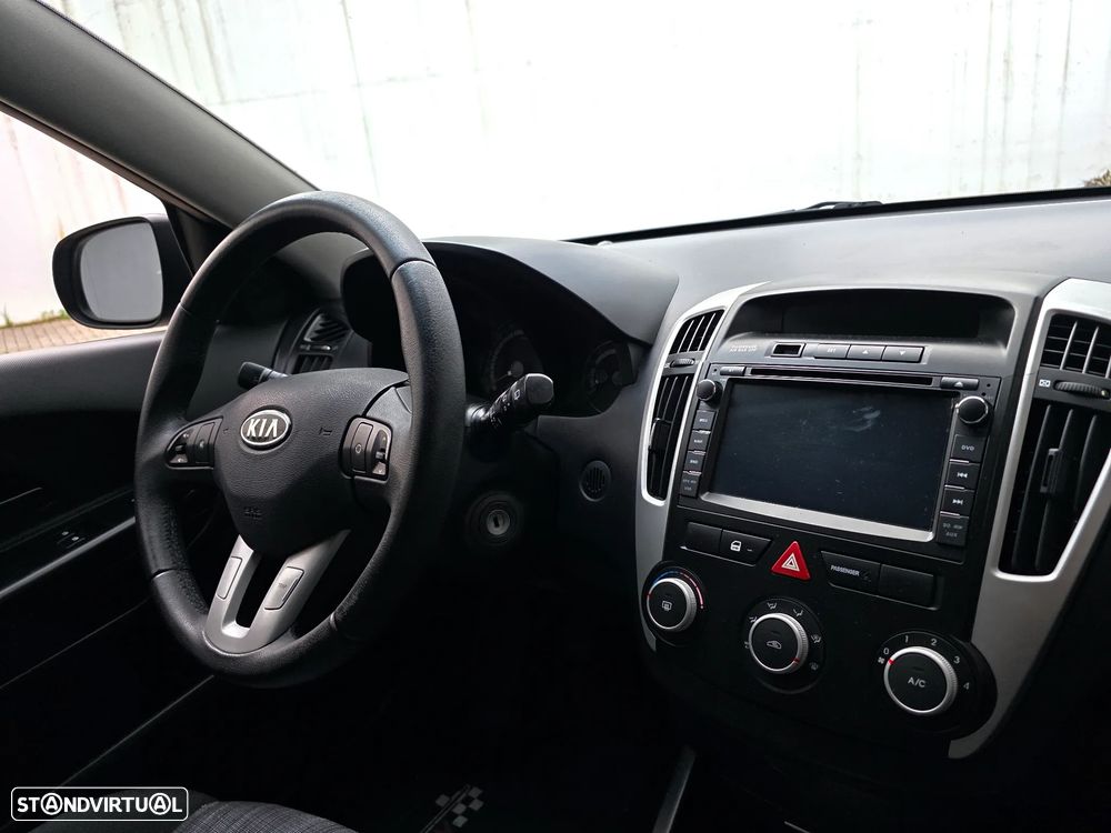 Kia Ceed SW 1.4 CVVT LX ISG - 48