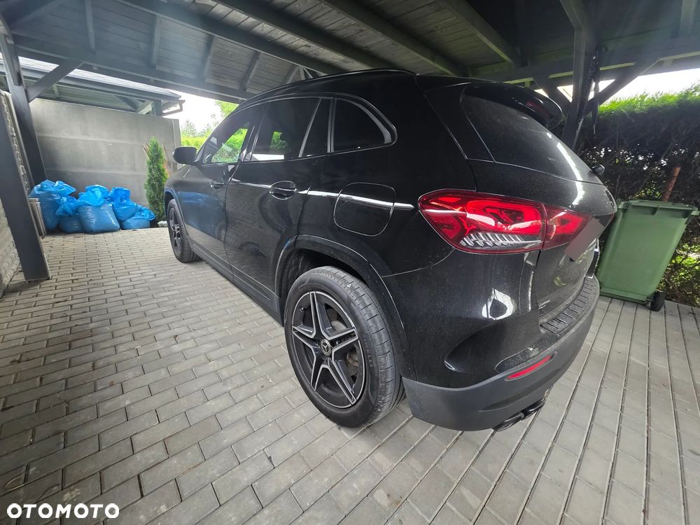 Mercedes-Benz GLA 250 4Matic 8G-DCT - 4