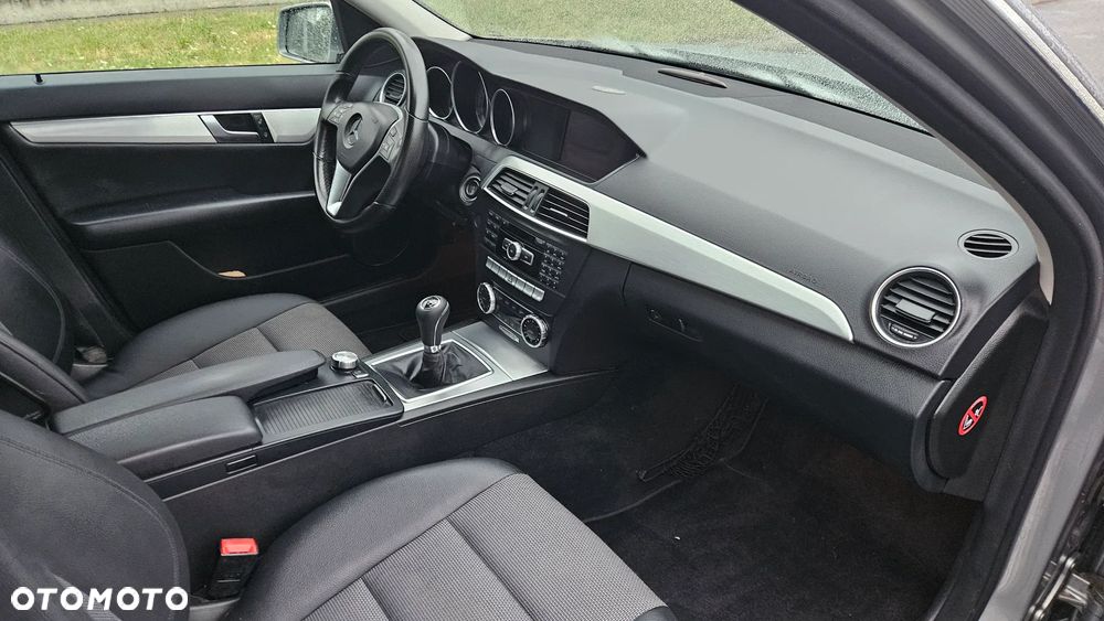 Mercedes-Benz Klasa C 180 BlueEFFICIENCY Avantgarde - 27