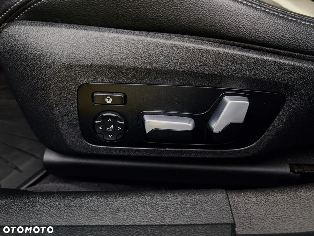 BMW Seria 3 318d Sport Line Shadow - 26