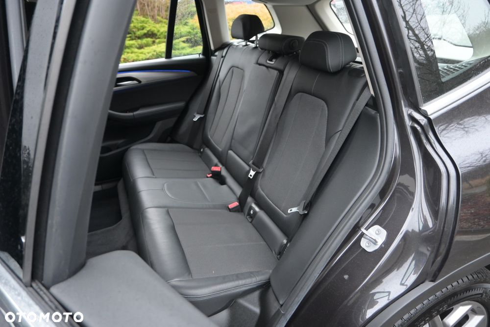 BMW X3 sDrive18d Business Edition sport - 29