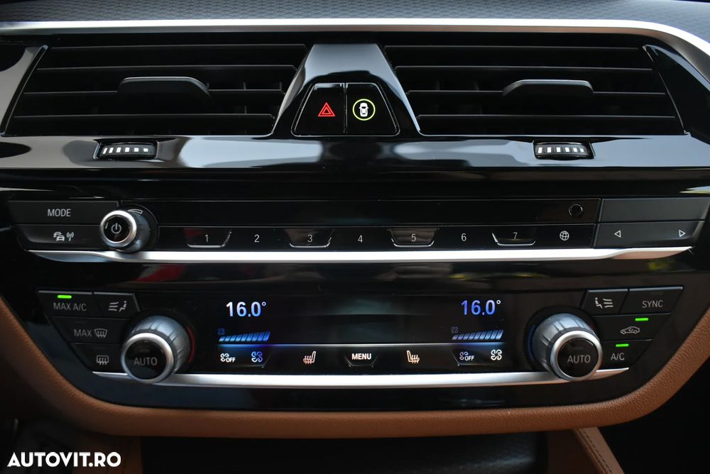 BMW Seria 5 530i xDrive AT MHEV - 26