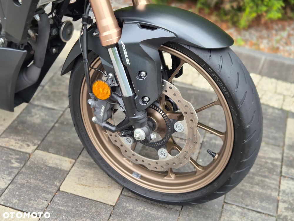 Honda CB - 12