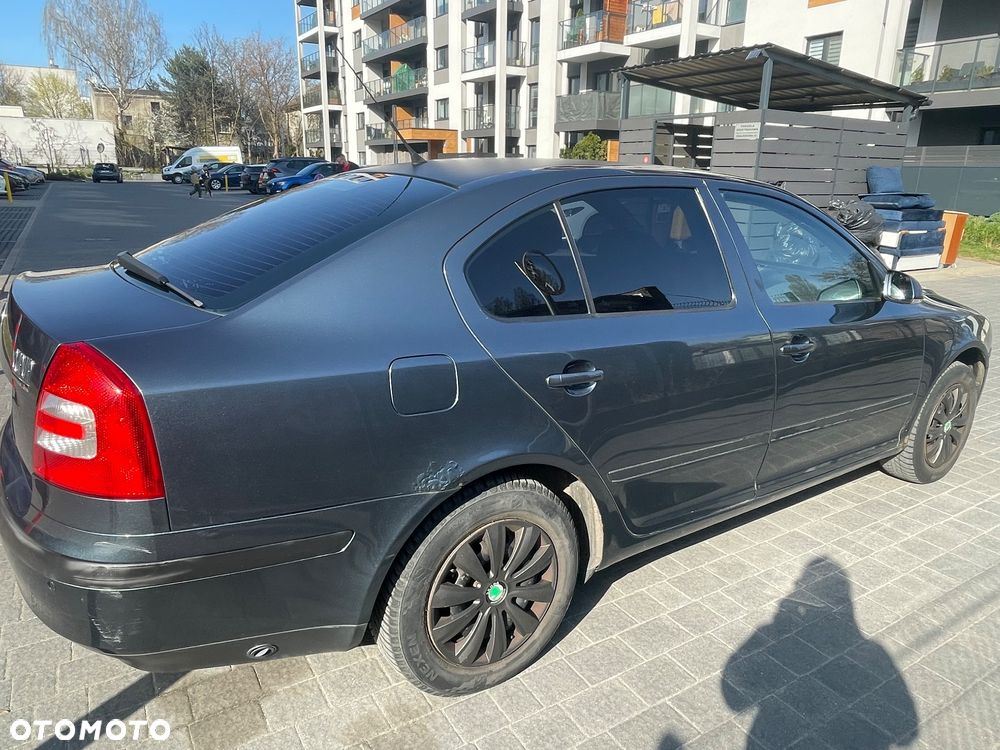 Skoda Octavia 1.6 Ambiente - 9