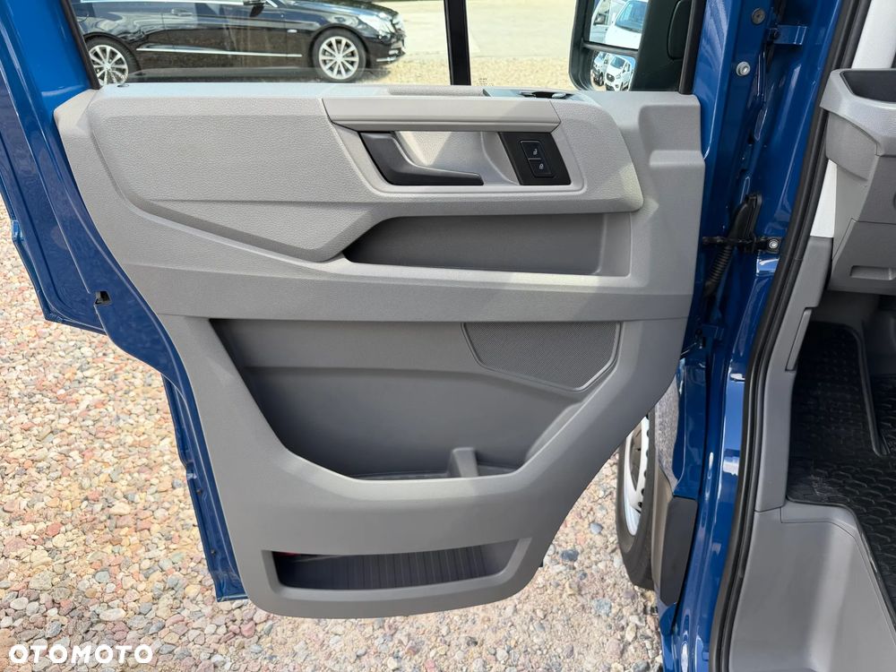 Volkswagen CRAFTER L2H1 Salon Polska Jak Nowy Pełny serwis ASO VW Trwał silnik 2.0TDI 140KM bez BiTurbo! Kamera cofania Parktroniki Przód oraz Tył, Fabryczna zabudowa przestrzeni ładunkowej, Homologacja VAT-1 Alarm, Tempomat z ogranicznikiem pręd.. MirrorLink, Android Auto, Apple Carplay, Ekran 6,5' - 11