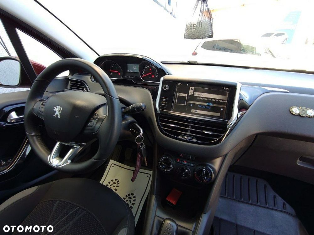 Peugeot 208 - 12