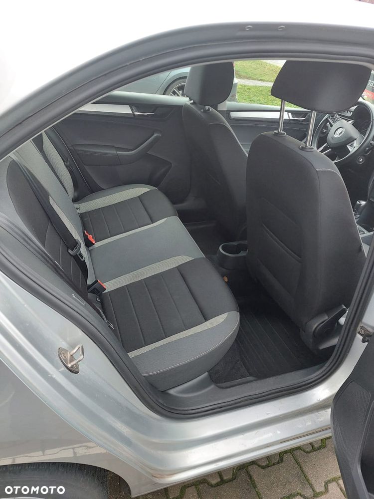 Skoda RAPID 1.0 TSI Ambition - 17