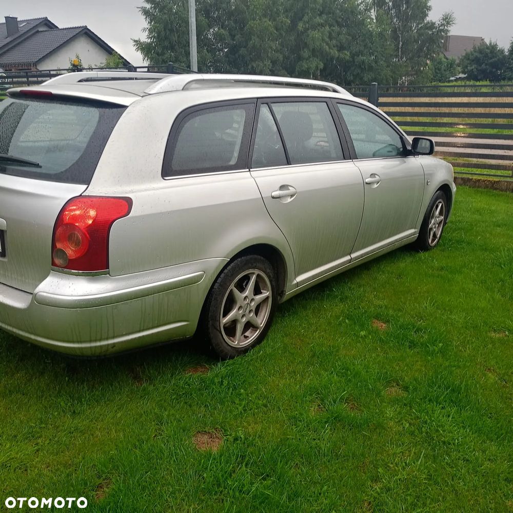 Toyota Avensis 1.8 VVT-i - 10