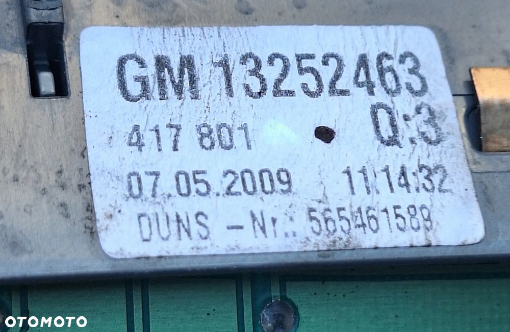 TRZECIE ŚWIATŁO STOP 13252463 - OPEL ZAFIRA B LIFT / 2009 ROK - 4