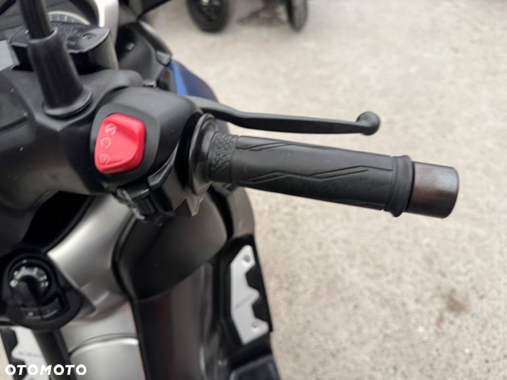 Yamaha X-max - 12