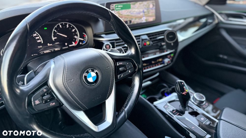 BMW Seria 5 518d Business Edition sport - 12