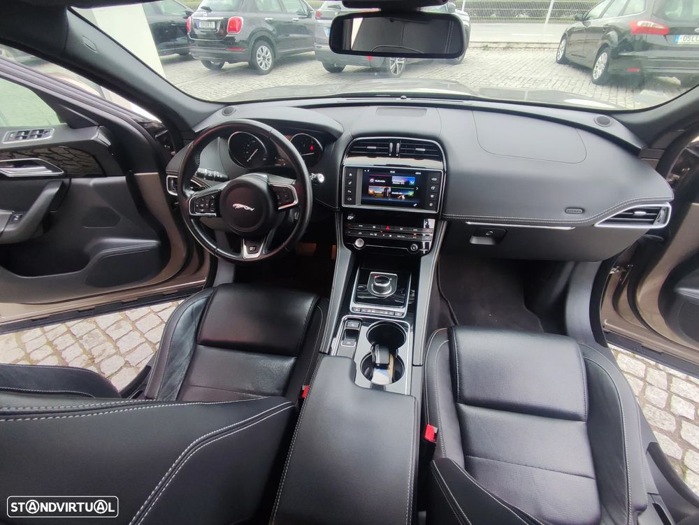Jaguar F-Pace 20d AWD Aut. R-Sport - 18