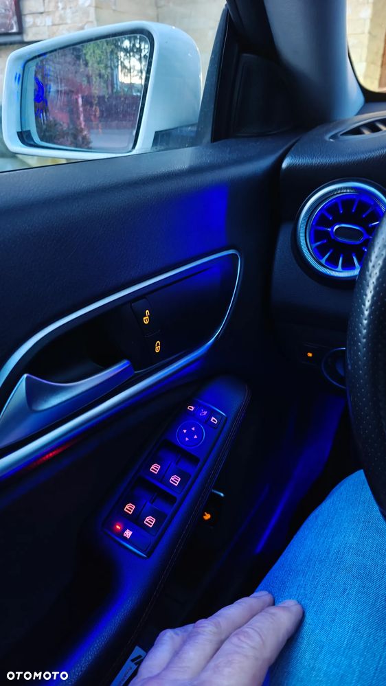Mercedes-Benz CLA 180 7G-DCT AMG Line - 22