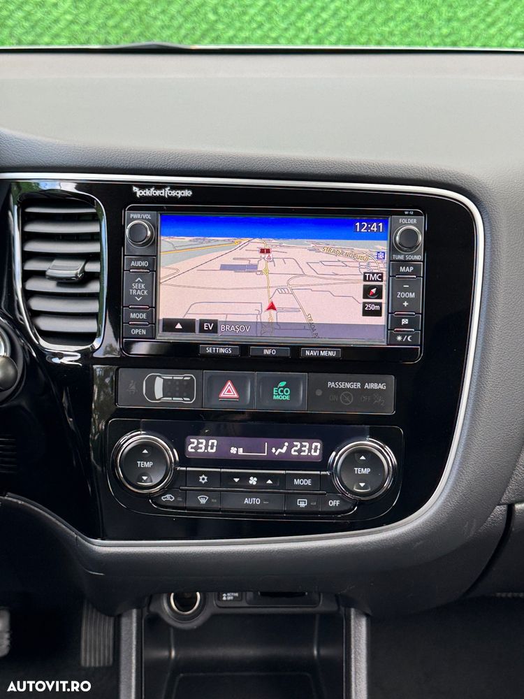 Mitsubishi Outlander 2.0 4WD Plug-In Hybrid Plus - 23